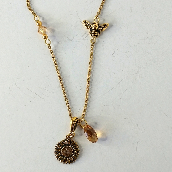 Women's Swarovski crystal necklace - Picture 7 of 9